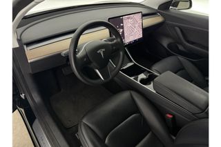 Tesla Model 3 RWD Plus 60 kWh 238PK Elektrisch 360Camera Autopilot LED Cruise Clima Navi Stoelverwarming Pano-View Memory Seats Leder PDC 18"LMV