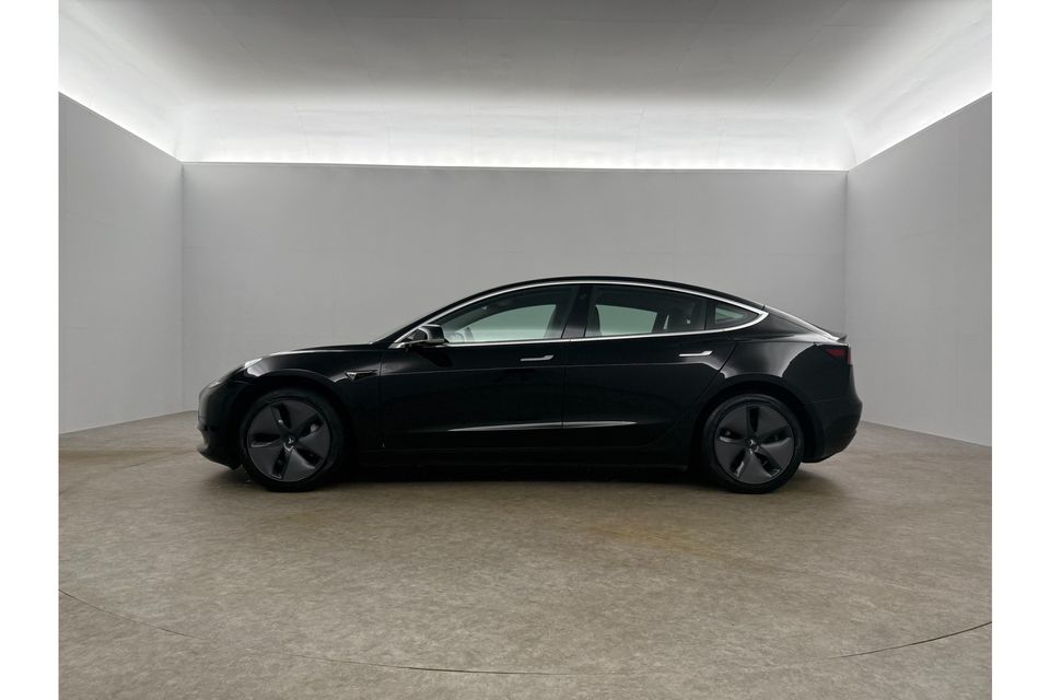 Tesla Model 3 RWD Plus 60 kWh 238PK Elektrisch 360Camera Autopilot LED Cruise Clima Navi Stoelverwarming Pano-View Memory Seats Leder PDC 18"LMV