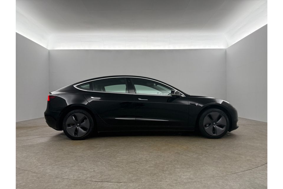 Tesla Model 3 RWD Plus 60 kWh 238PK Elektrisch 360Camera Autopilot LED Cruise Clima Navi Stoelverwarming Pano-View Memory Seats Leder PDC 18"LMV