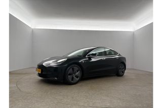 Tesla Model 3 RWD Plus 60 kWh 238PK Elektrisch 360Camera Autopilot LED Cruise Clima Navi Stoelverwarming Pano-View Memory Seats Leder PDC 18"LMV