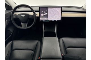 Tesla Model 3 RWD Plus 60 kWh 238PK Elektrisch 360Camera Autopilot LED Cruise Clima Navi Stoelverwarming Pano-View Memory Seats Leder PDC 18"LMV