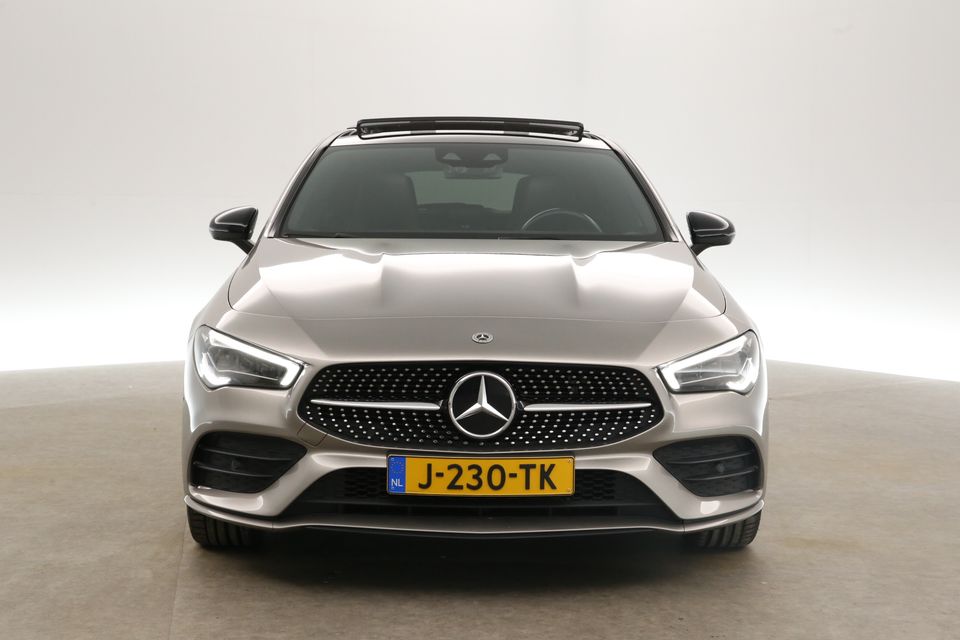 Mercedes-Benz CLA-Klasse 250e AMG 262PK Hybride Automaat Pano Sfeerverl. LED Carplay Camera Clima Cruise Navi Memory-Seat Virtual Stoelverwarming PDC 18''LMV