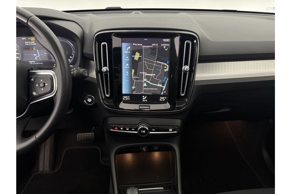 Volvo XC40 1.5 T5 Recharge Inscription 262PK Hybride Pano Virtual LED Carplay Cruise Clima PDC 19''LMV