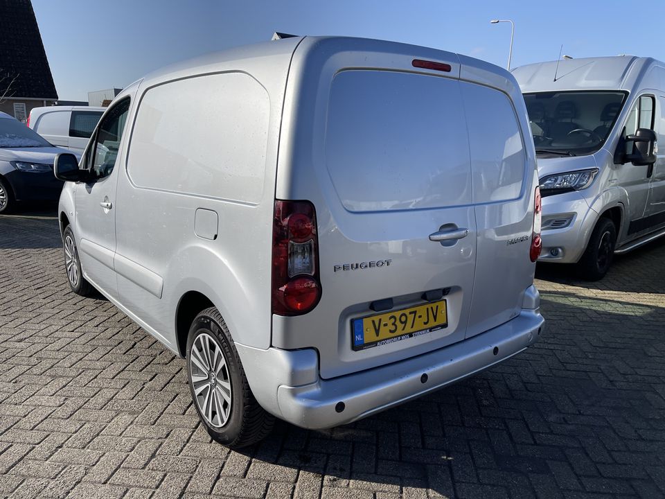 Peugeot Partner 120 1.6 BlueHDi 100 L1 Premium Pack S&S / vaste prijs rijklaar € 9950 ex btw / lease vanaf € 183 / airco / cruise / navi / achteruit rijcamera / 3 zits / zilver metallic !