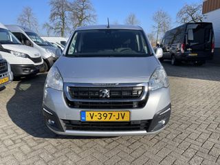 Peugeot Partner 120 1.6 BlueHDi 100 L1 Premium Pack S&S / vaste prijs rijklaar € 9950 ex btw / lease vanaf € 183 / airco / cruise / navi / achteruit rijcamera / 3 zits / zilver metallic !