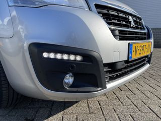 Peugeot Partner 120 1.6 BlueHDi 100 L1 Premium Pack S&S / vaste prijs rijklaar € 9950 ex btw / lease vanaf € 183 / airco / cruise / navi / achteruit rijcamera / 3 zits / zilver metallic !