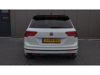 Volkswagen Tiguan 1.5 TSI Highl. Bus R | R-line | Pano | Led | Black Style | Trekh