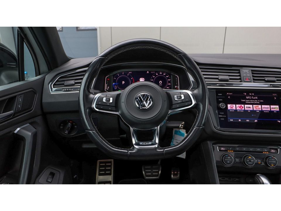 Volkswagen Tiguan 1.5 TSI Highl. Bus R | R-line | Pano | Led | Black Style | Trekh