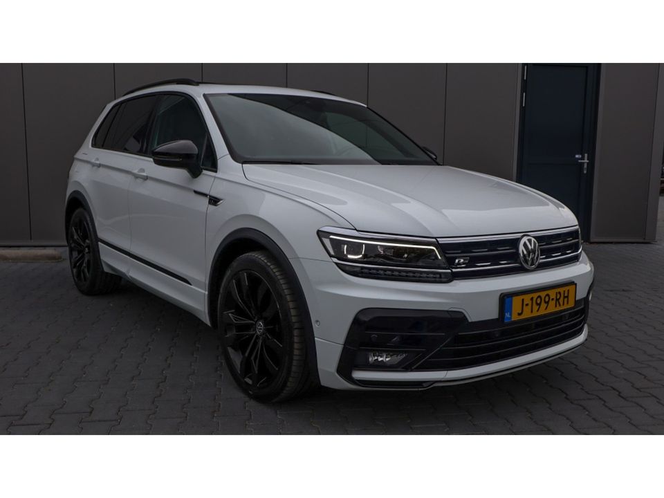 Volkswagen Tiguan 1.5 TSI Highl. Bus R | R-line | Pano | Led | Black Style | Trekh