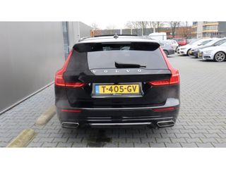 Volvo V60 2.0 T8 TE AWD R-Design | Panoramadak | 304pk | Trekhaak VERKOCHT