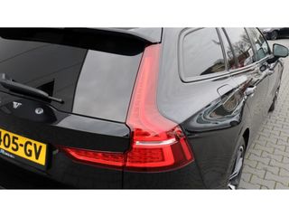 Volvo V60 2.0 T8 TE AWD R-Design | Panoramadak | 304pk | Trekhaak VERKOCHT