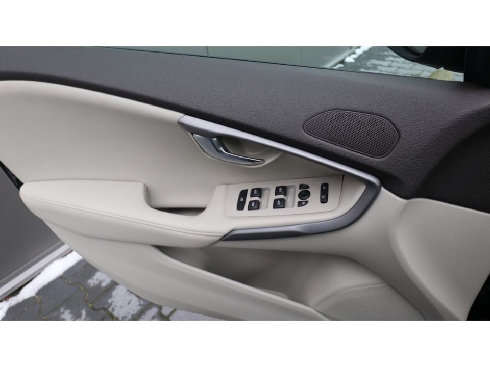 Volvo V40 1.6 D2 Momentum | Led | Leder Interieur | PDC | VERKOCHT