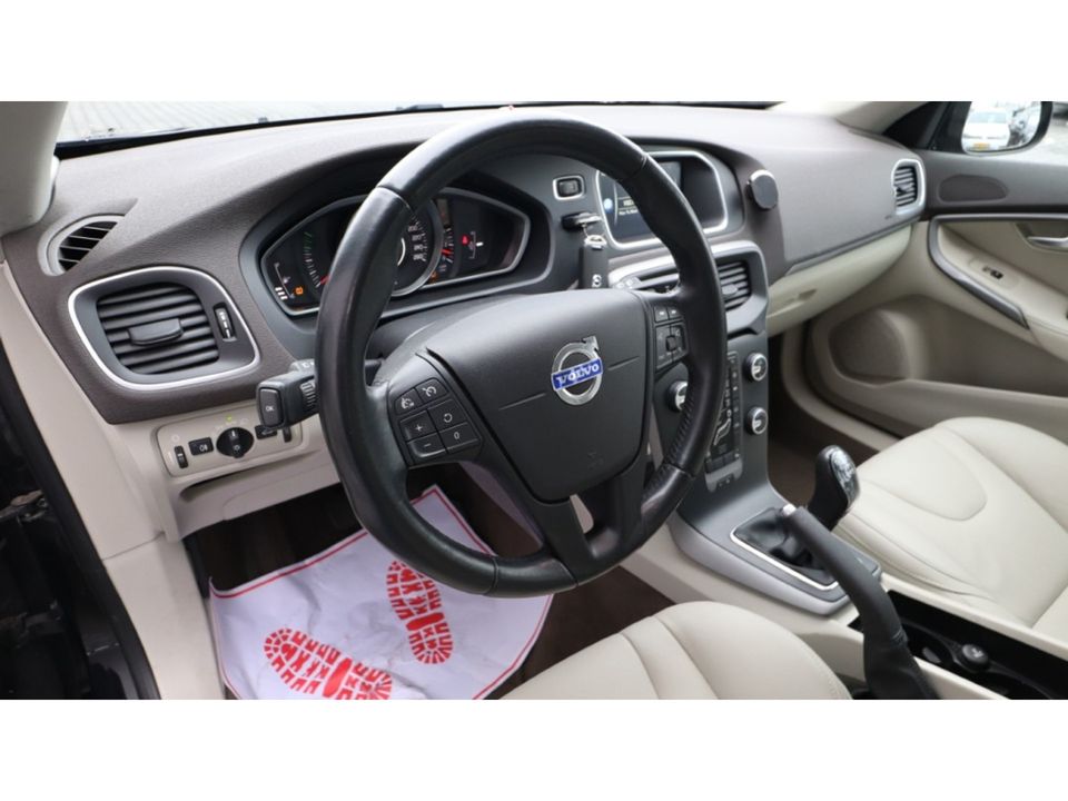 Volvo V40 1.6 D2 Momentum | Led | Leder Interieur | PDC | VERKOCHT