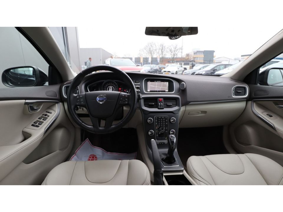 Volvo V40 1.6 D2 Momentum | Led | Leder Interieur | PDC | VERKOCHT