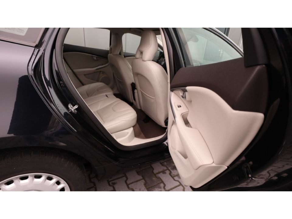 Volvo V40 1.6 D2 Momentum | Led | Leder Interieur | PDC | VERKOCHT