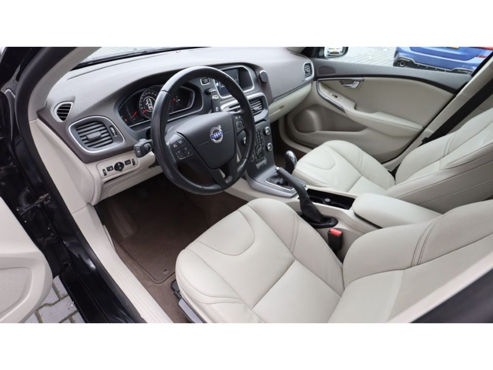 Volvo V40 1.6 D2 Momentum | Led | Leder Interieur | PDC | VERKOCHT