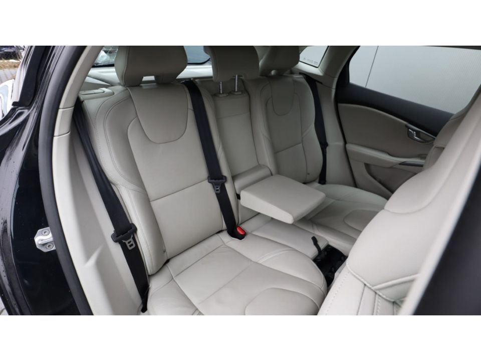 Volvo V40 1.6 D2 Momentum | Led | Leder Interieur | PDC | VERKOCHT