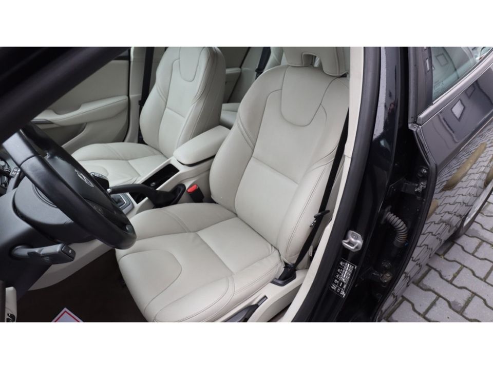 Volvo V40 1.6 D2 Momentum | Led | Leder Interieur | PDC | VERKOCHT