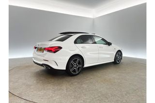 Mercedes-Benz A-Klasse 250 e AMG Limited 262PK Automaat LED Pano Sfeerverl. Camera Cruise Clima Navi Stoelverwarming Virtual Memory-Seat PDC 18"LMV