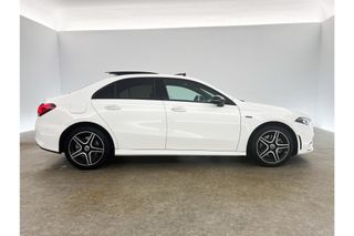 Mercedes-Benz A-Klasse 250 e AMG Limited 262PK Automaat LED Pano Sfeerverl. Camera Cruise Clima Navi Stoelverwarming Virtual Memory-Seat PDC 18"LMV