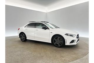 Mercedes-Benz A-Klasse 250 e AMG Limited 262PK Automaat LED Pano Sfeerverl. Camera Cruise Clima Navi Stoelverwarming Virtual Memory-Seat PDC 18"LMV