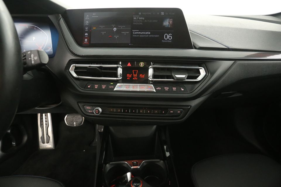 BMW 1-serie 118i M-Sport 141PK  Pano Carplay Sfeerver. Virtual LED Clima Camera Cruise Navi Memory-Seat PDC 17"LMV