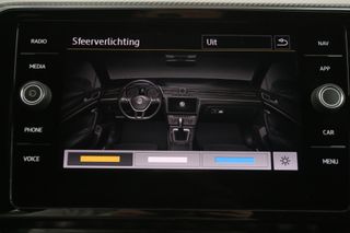 Volkswagen Arteon 1.5 TSI R-line 150PK DSG Pano ACC Sfeer Carplay LED Trekhaak Clima PDC Navi Stoelverwarming 18"LMV