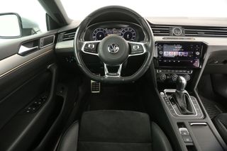 Volkswagen Arteon 1.5 TSI R-line 150PK DSG Pano ACC Sfeer Carplay LED Trekhaak Clima PDC Navi Stoelverwarming 18"LMV