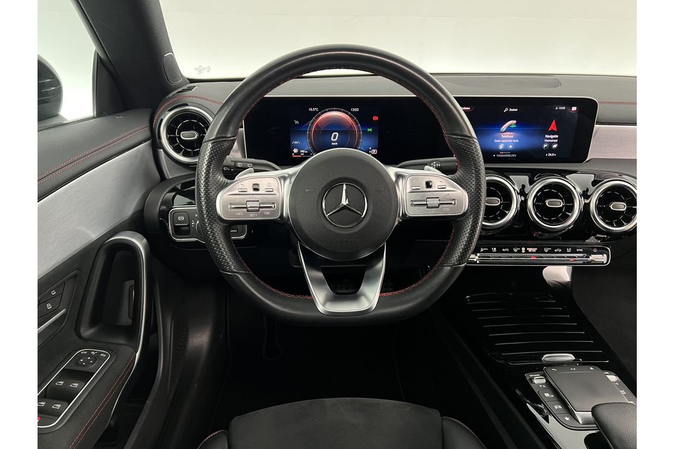 Mercedes-Benz CLA-Klasse 180 AMG Automaat LED Pano Camera Cruise Clima Virtual Navigatie 18"LMV