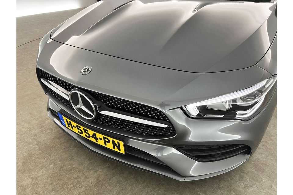 Mercedes-Benz CLA-Klasse 180 AMG Automaat LED Pano Camera Cruise Clima Virtual Navigatie 18"LMV