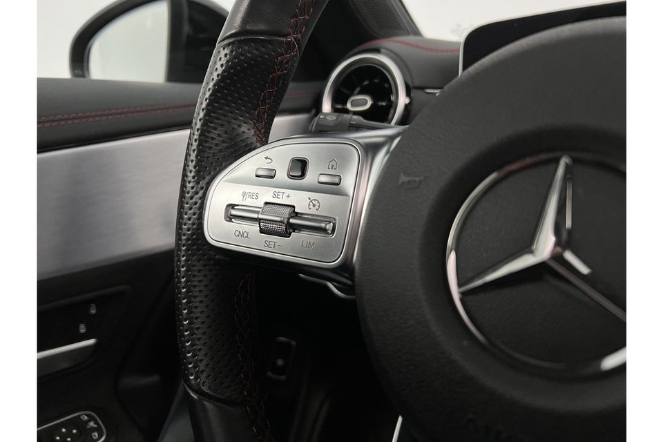 Mercedes-Benz CLA-Klasse 180 AMG Automaat LED Pano Camera Cruise Clima Virtual Navigatie 18"LMV