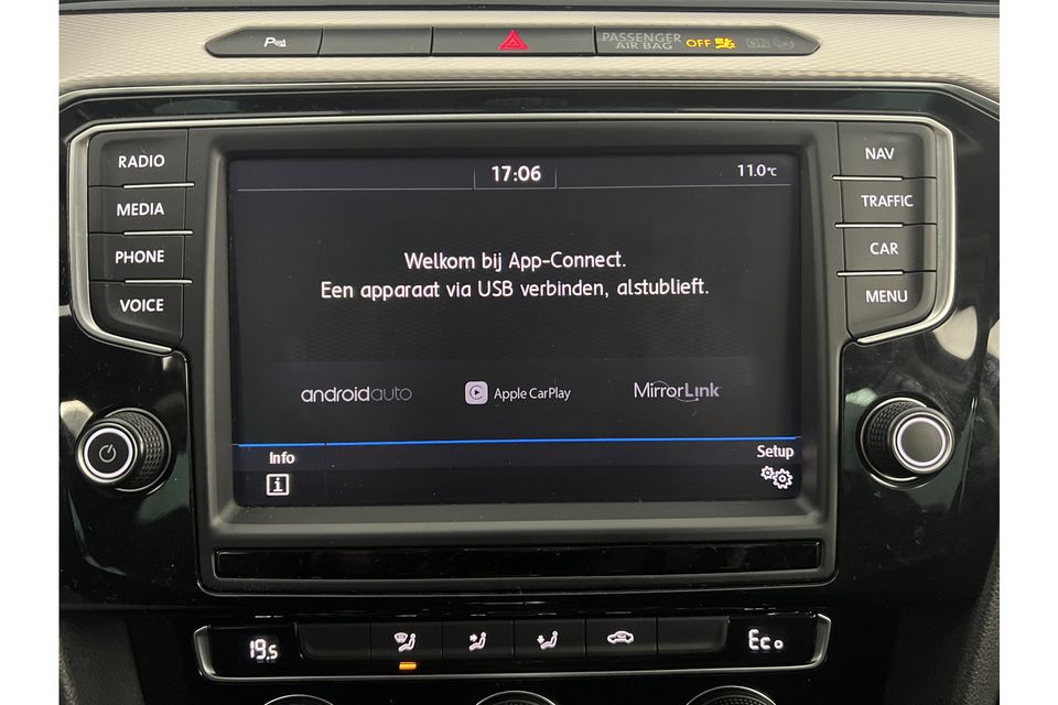 Volkswagen Passat 1.4 TSI GTE 231PK DSG LED Camera Cruise Clima Carplay Navigatie 17"LMV