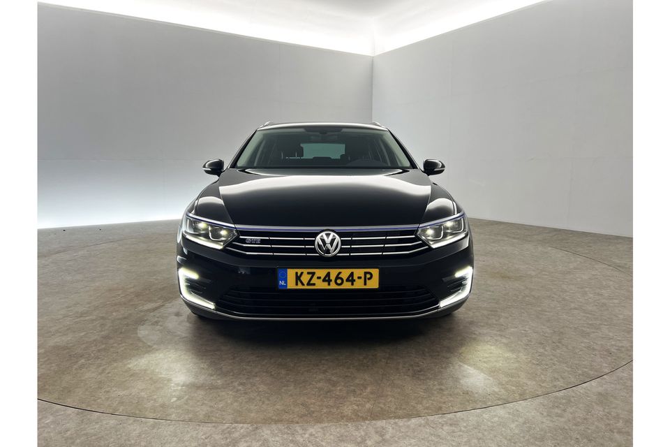 Volkswagen Passat 1.4 TSI GTE 231PK DSG LED Camera Cruise Clima Carplay Navigatie 17"LMV