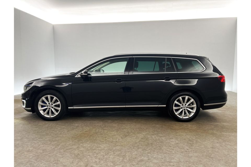 Volkswagen Passat 1.4 TSI GTE 231PK DSG LED Camera Cruise Clima Carplay Navigatie 17"LMV