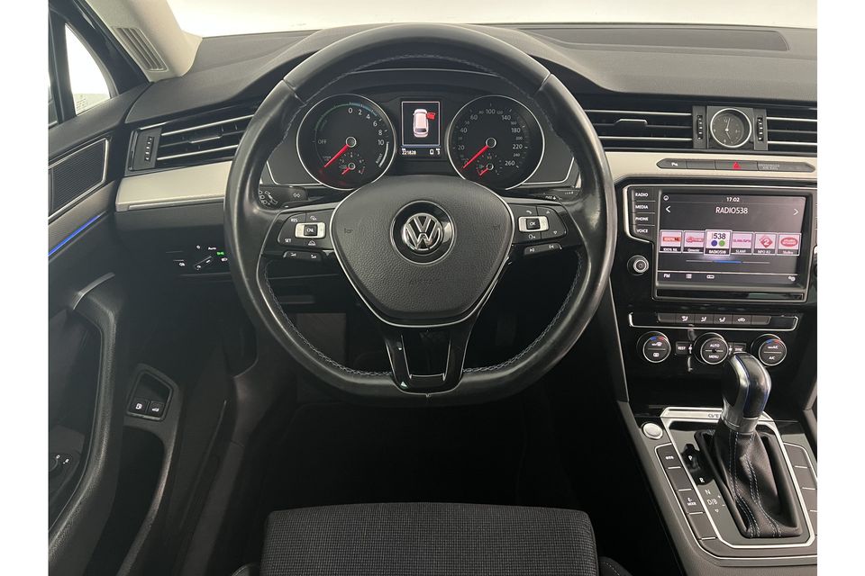 Volkswagen Passat 1.4 TSI GTE 231PK DSG LED Camera Cruise Clima Carplay Navigatie 17"LMV