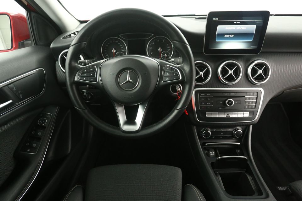 Mercedes-Benz A-Klasse Ambition Automaat Airco LED Cruise Navi 16"LMV Bluetooth PDC Elektrpakket