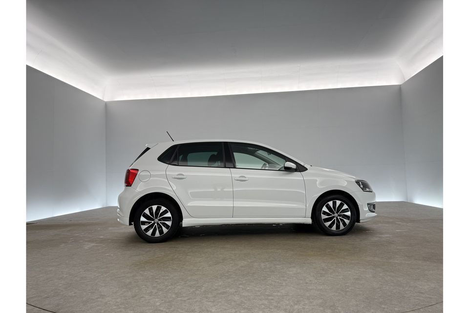 Volkswagen Polo 1.4 TDI BlueMotion Airco Cruise Navigatie Bluetooth Elektrpakket 15"LMV