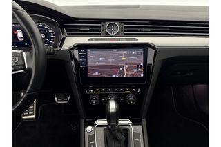 Volkswagen Passat 1.5 TSI Highline R-line DSG 150PK Pano LED ACC Camera Clima Carplay Virtual Trekhaak Stoelverwarming Leder 19"LMV DAB+ Navi PDC