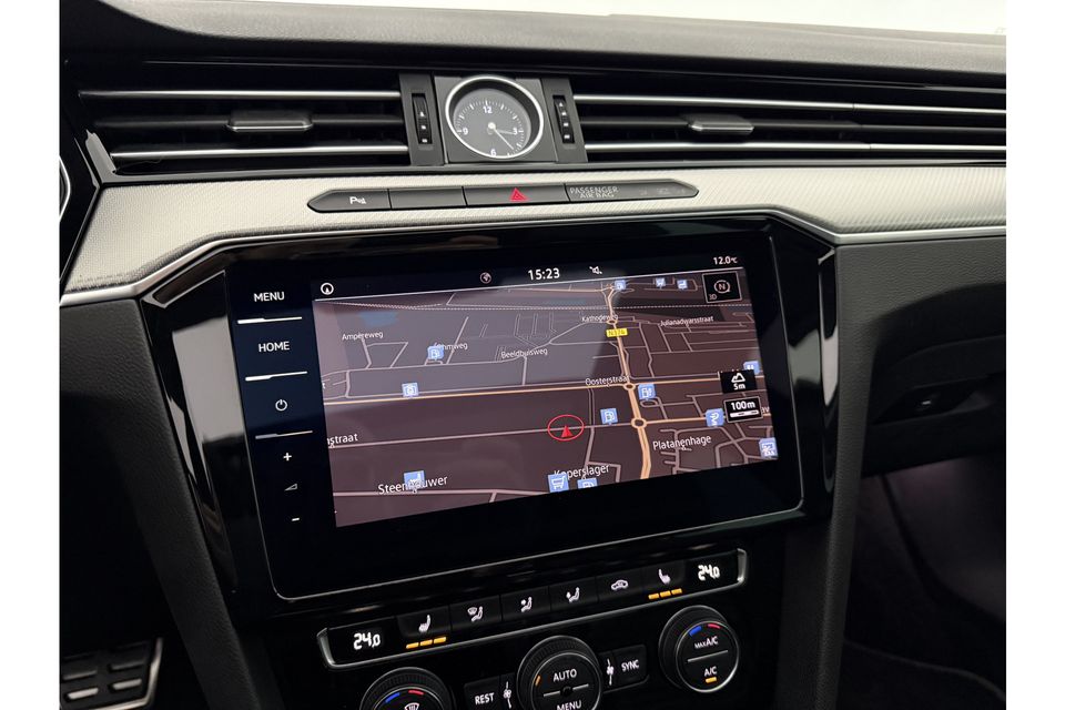 Volkswagen Passat 1.5 TSI Highline R-line DSG 150PK Pano LED ACC Camera Clima Carplay Virtual Trekhaak Stoelverwarming Leder 19"LMV DAB+ Navi PDC