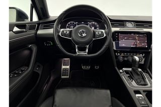 Volkswagen Passat 1.5 TSI Highline R-line DSG 150PK Pano LED ACC Camera Clima Carplay Virtual Trekhaak Stoelverwarming Leder 19"LMV DAB+ Navi PDC