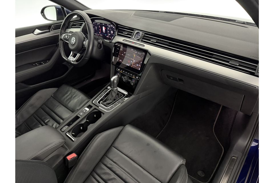 Volkswagen Passat 1.5 TSI Highline R-line DSG 150PK Pano LED ACC Camera Clima Carplay Virtual Trekhaak Stoelverwarming Leder 19"LMV DAB+ Navi PDC