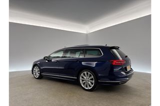 Volkswagen Passat 1.5 TSI Highline R-line DSG 150PK Pano LED ACC Camera Clima Carplay Virtual Trekhaak Stoelverwarming Leder 19"LMV DAB+ Navi PDC