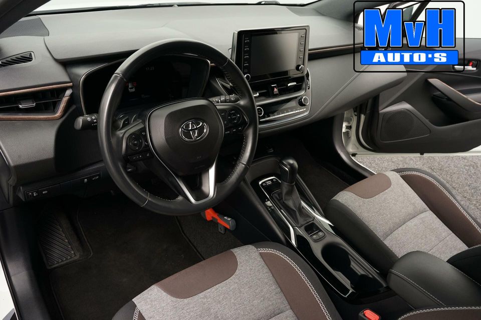 Toyota Corolla Touring Sports 2.0 Hybrid Trek|PARELMOER|TREKHAAK