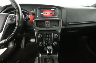 Volvo V40 1.5 T3 Polar+ R-Design 153PK LED Camera Cruise Harman/Kardon Clima Trekhaak Pano-View Navi PDC Stoelverwarming