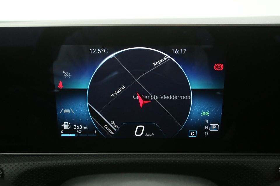 Mercedes-Benz CLA-Klasse 180 AMG Camera LED Virtual Trekhaak Clima Cruise Navi PDC 18"LMV