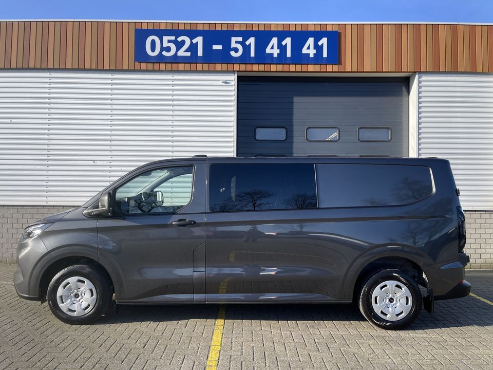 Ford Transit Custom 340 2.0 TDCI L2H1 Trend DC 6 persoons / NIEUW / bpm vrij / rijklaar € 40.950 ex btw / lease vanaf € 733 / direct leverbaar / airco / cruise / apple carplay / camera / magnetic grey metallic