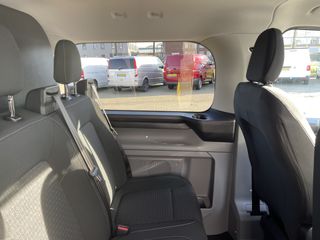 Ford Transit Custom 340 2.0 TDCI L2H1 Trend DC 6 persoons / NIEUW / bpm vrij / rijklaar € 40.950 ex btw / lease vanaf € 733 / direct leverbaar / airco / cruise / apple carplay / camera / magnetic grey metallic