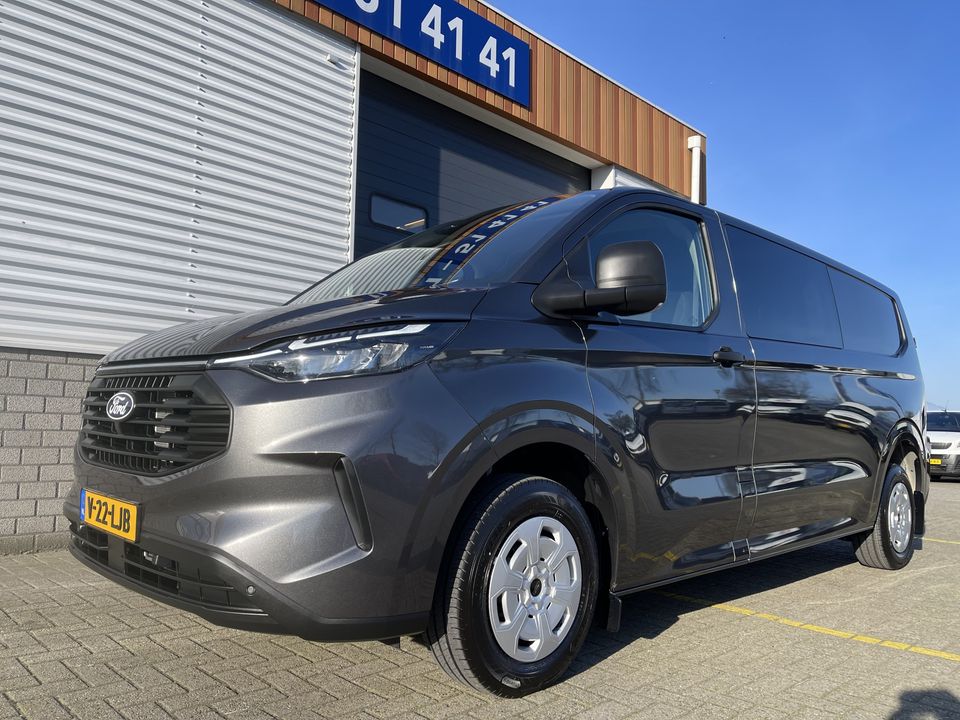 Ford Transit Custom 340 2.0 TDCI L2H1 Trend DC 6 persoons / NIEUW / bpm vrij / rijklaar € 40.950 ex btw / lease vanaf € 733 / direct leverbaar / airco / cruise / apple carplay / camera / magnetic grey metallic