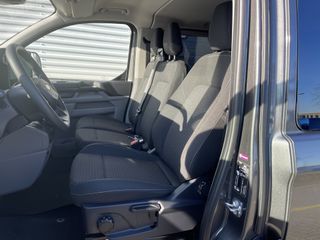 Ford Transit Custom 340 2.0 TDCI L2H1 Trend DC 6 persoons / NIEUW / bpm vrij / rijklaar € 40.950 ex btw / lease vanaf € 733 / direct leverbaar / airco / cruise / apple carplay / camera / magnetic grey metallic