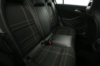 Mercedes-Benz A-Klasse 180 AMG Airco Navigatie Parkeersensoren Stoelverwarming 17"LMV